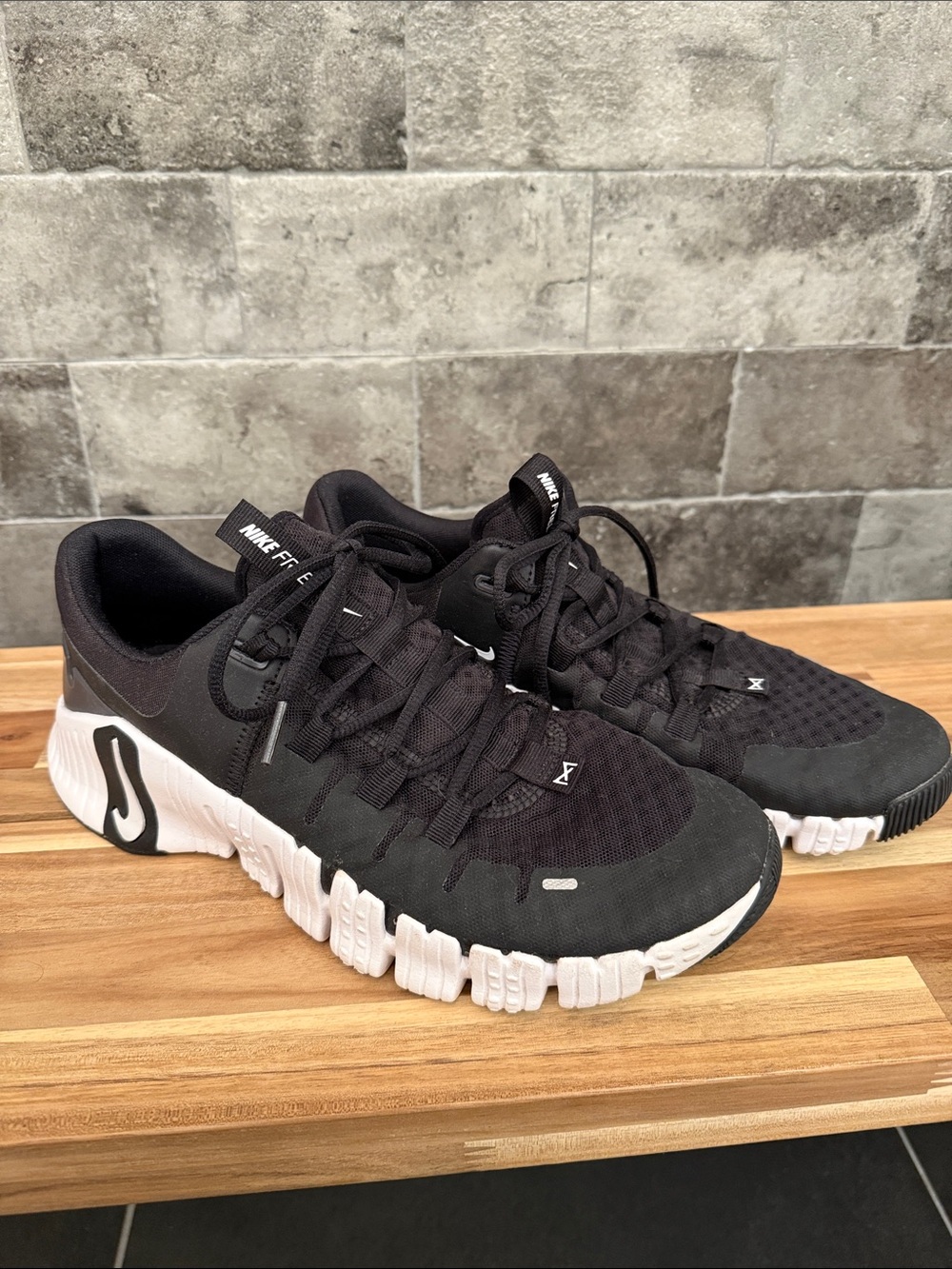 Nike Free Metcon 5 Black and White Men's Athletic Training Shoes size 10